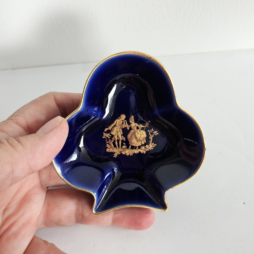 LIMOGES FRANCE pin dish CLOVER LEAF SHAPED courting couple COBALT BLUE gold